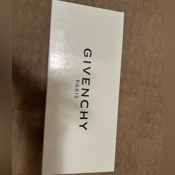 Givenchy-Jelly Flat Sandal size: 35(5) color: off white - Picture 3 of 8